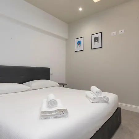 Xenia - Spacious Three-room In Moscova Area 米兰