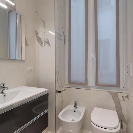 Xenia - Spacious Three-room In Moscova Area 米兰