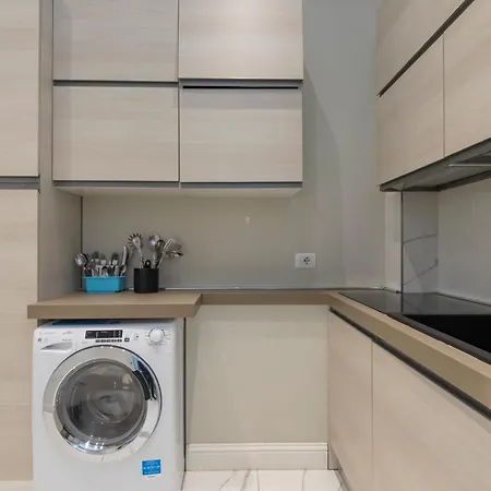 Xenia - Spacious Three-room In Moscova Area * Milão